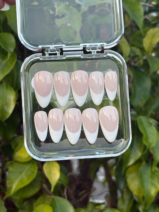 Nail - Press ons - FRENCH MEDIUM ALMOND